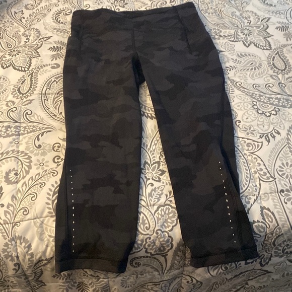 lululemon athletica Pants - Lululemon capri length running bottoms